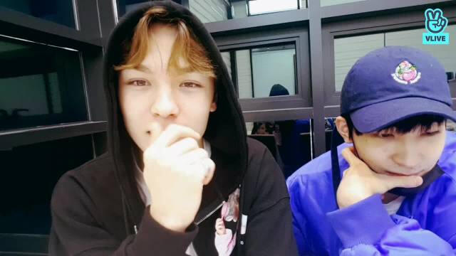 180326 깜짝 등장 😊
