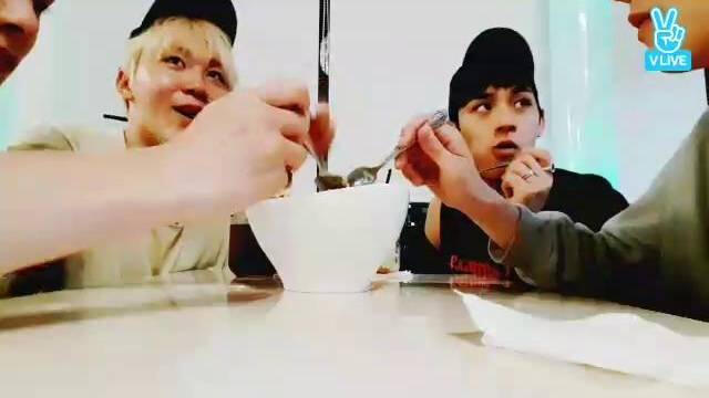 170423 LA는 지금 00시52분 산책 겸 카페TIME